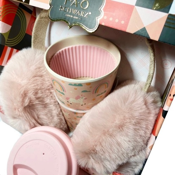 FAO Schwartz Travel Mug & Earmuffs Set - Picture 6 of 11